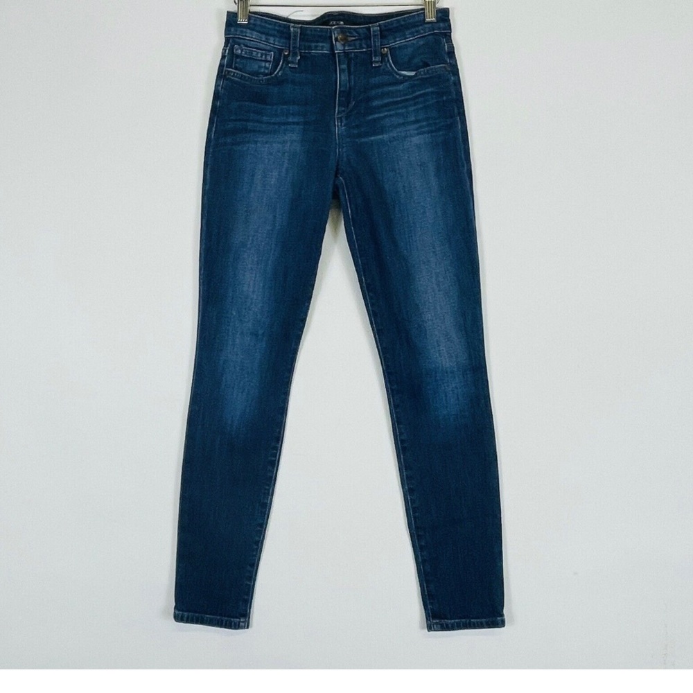 Joe’s Distressed Skinny Jeans. (Size 23)